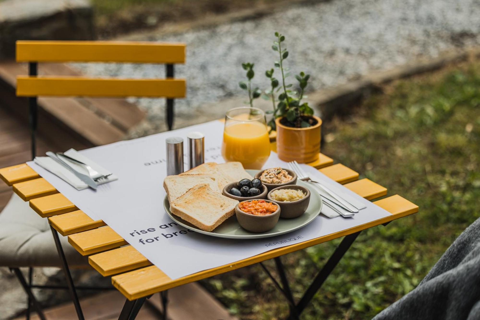 Republique Guest house